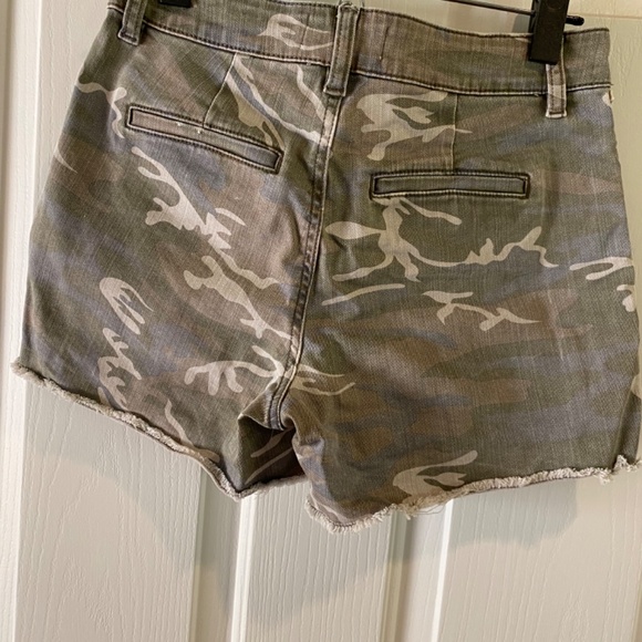 Level 99 camo shorts - Picture 2 of 3